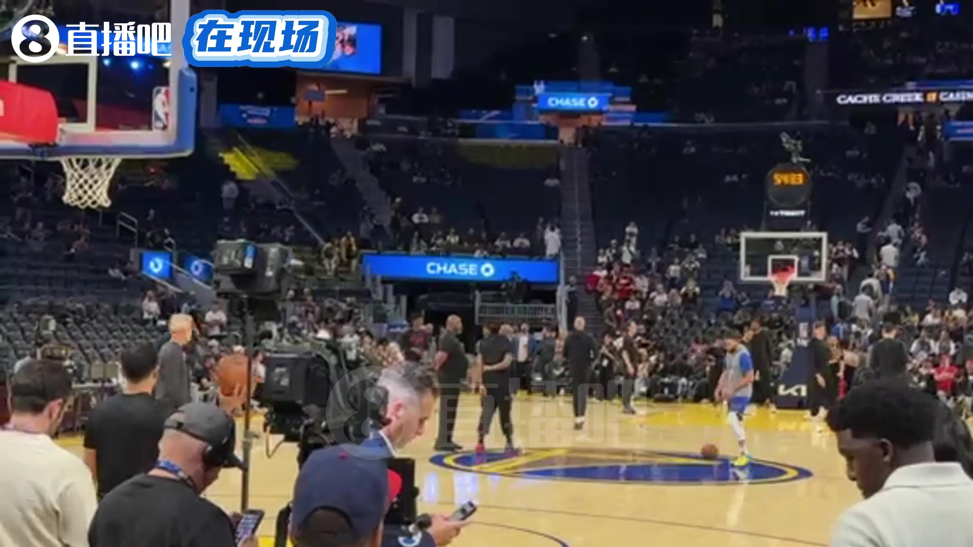 【精彩对决视频】找找状态~库里热身投中❕圈三分！第二投就进了