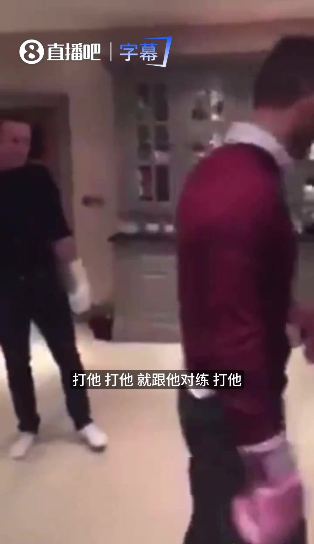 【推荐】鲁尼厨房拳击名场面：被队友一拳KO，曼联传奇也怕“硬