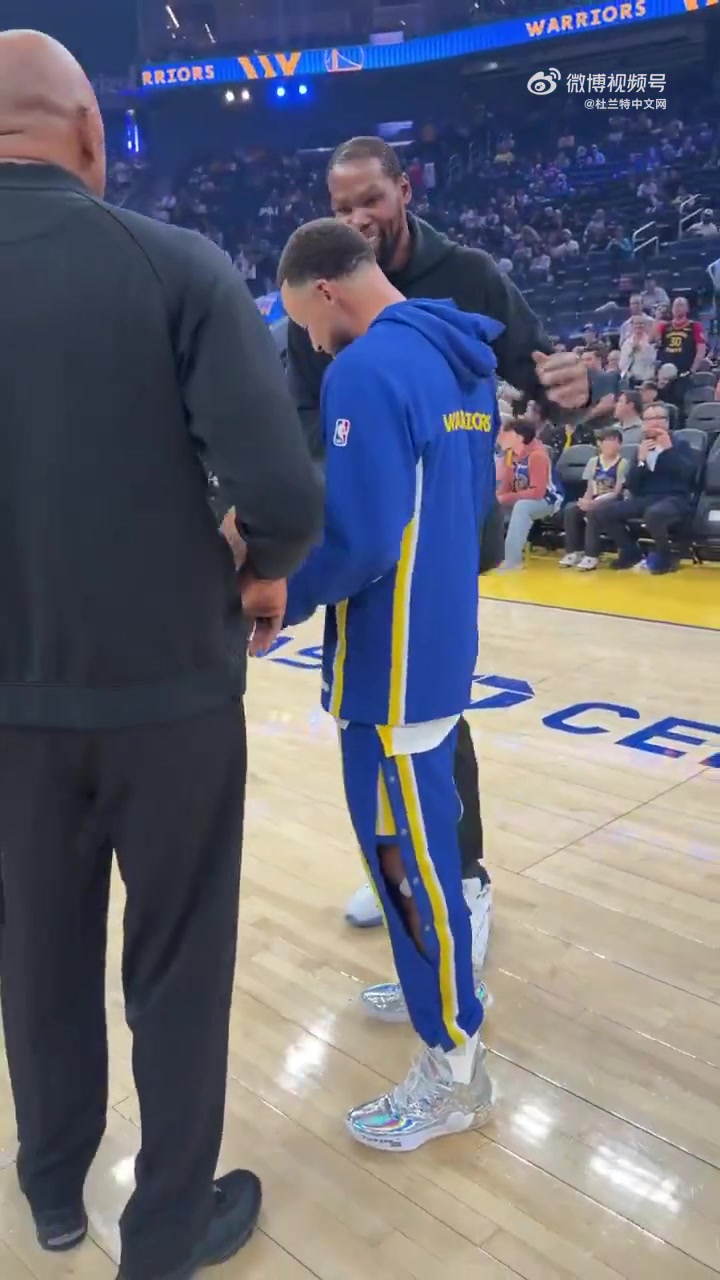 【有道理嘛?】梦回当年宇宙勇！杜兰特赛前和库里拥抱，聊得很开