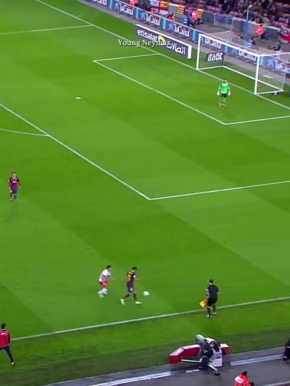 [精彩剪辑]这就叫超新星！刚出道的内马尔有多残暴？