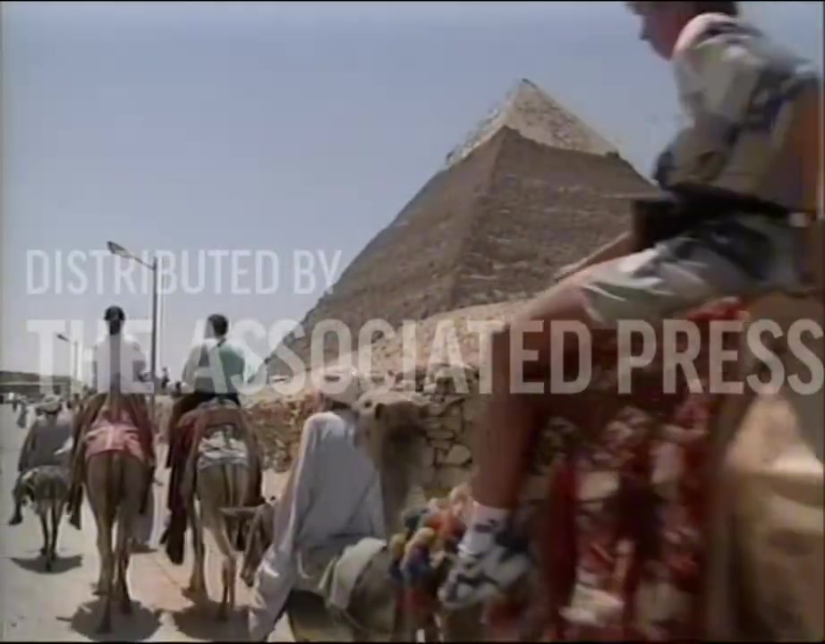 【你怎么看？】出来玩带书的小因扎吉！考古：03年金字塔前的拉齐奥球员们！