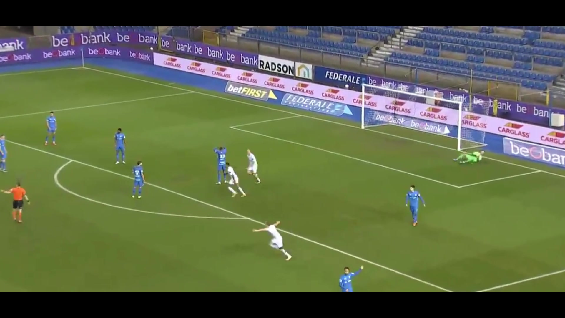 【足球】这一球足以封神！21年比甲赛场天外飞仙，后卫三十米惊天重炮！