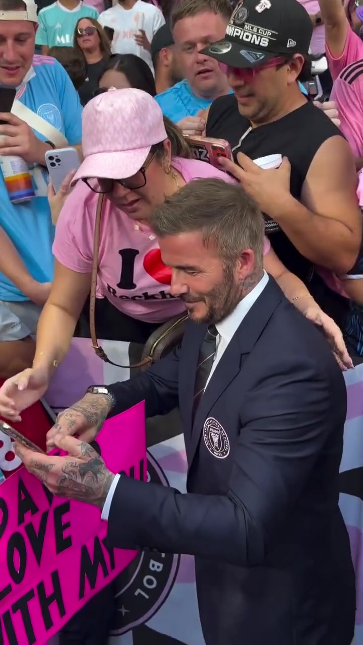 【精彩瞬间】中年妇女杀手！越老越帅的小贝依然很受欢迎