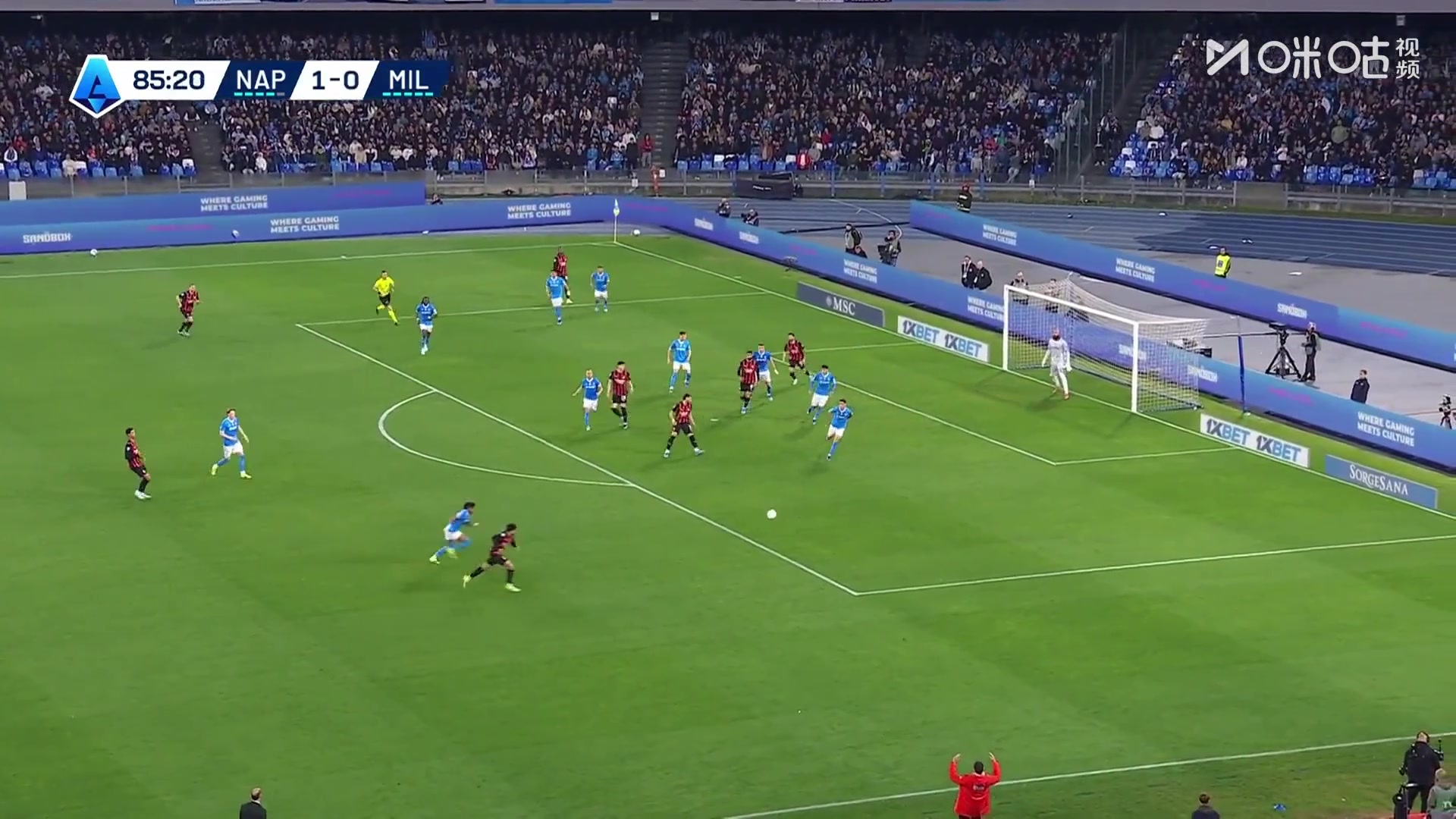 险些扳平！阿特卡梅传中，S·希门尼斯头球稍稍高出横梁