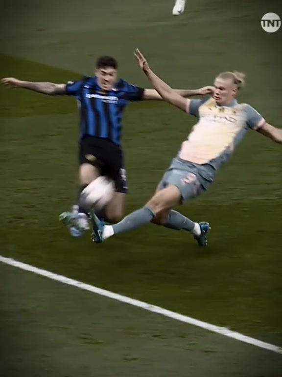 【国际米兰】网友提示：不要忘记巴斯托尼是挡住哈兰德的世界级中卫之一