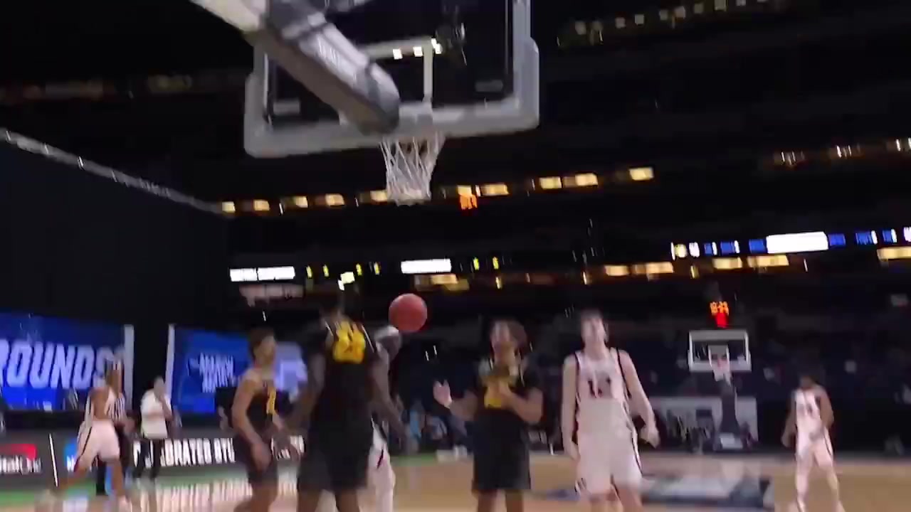 [精选攻防]当年就很强！里夫斯21年NCAA疯狂三月场均25