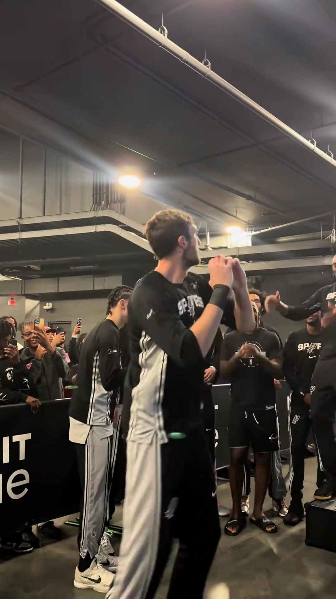 [球迷狂欢瞬间]⭐⬆️科内特这么有节目？平时看着挺老实 没想