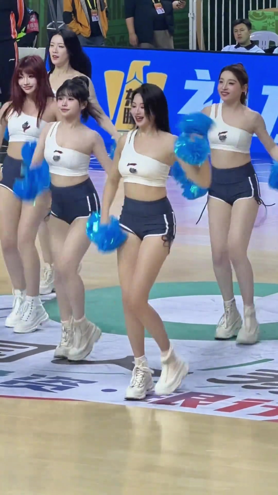 【体育视频】心动嘛？同曦啦啦队满屏大长腿 这身姿是真妙曼！