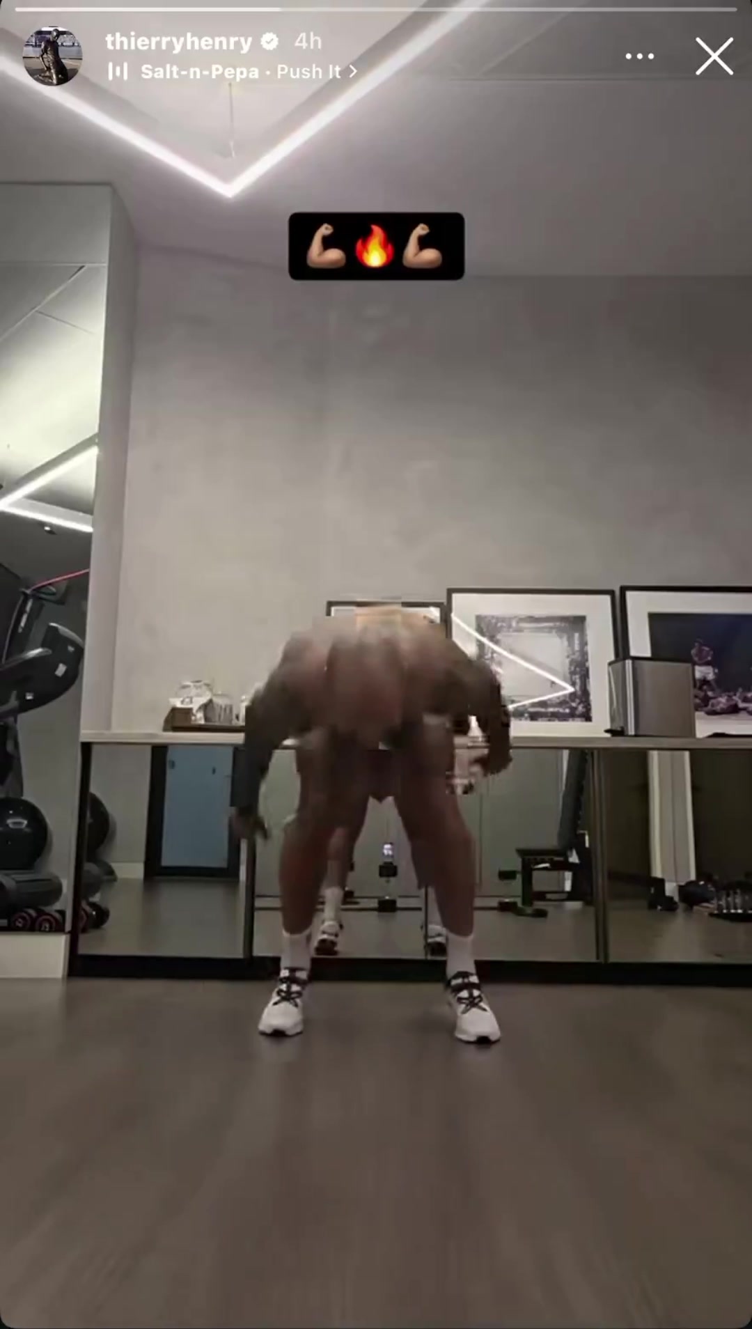 48岁亨利晒健身日常，退役多年依然保持教科书级完美身材！