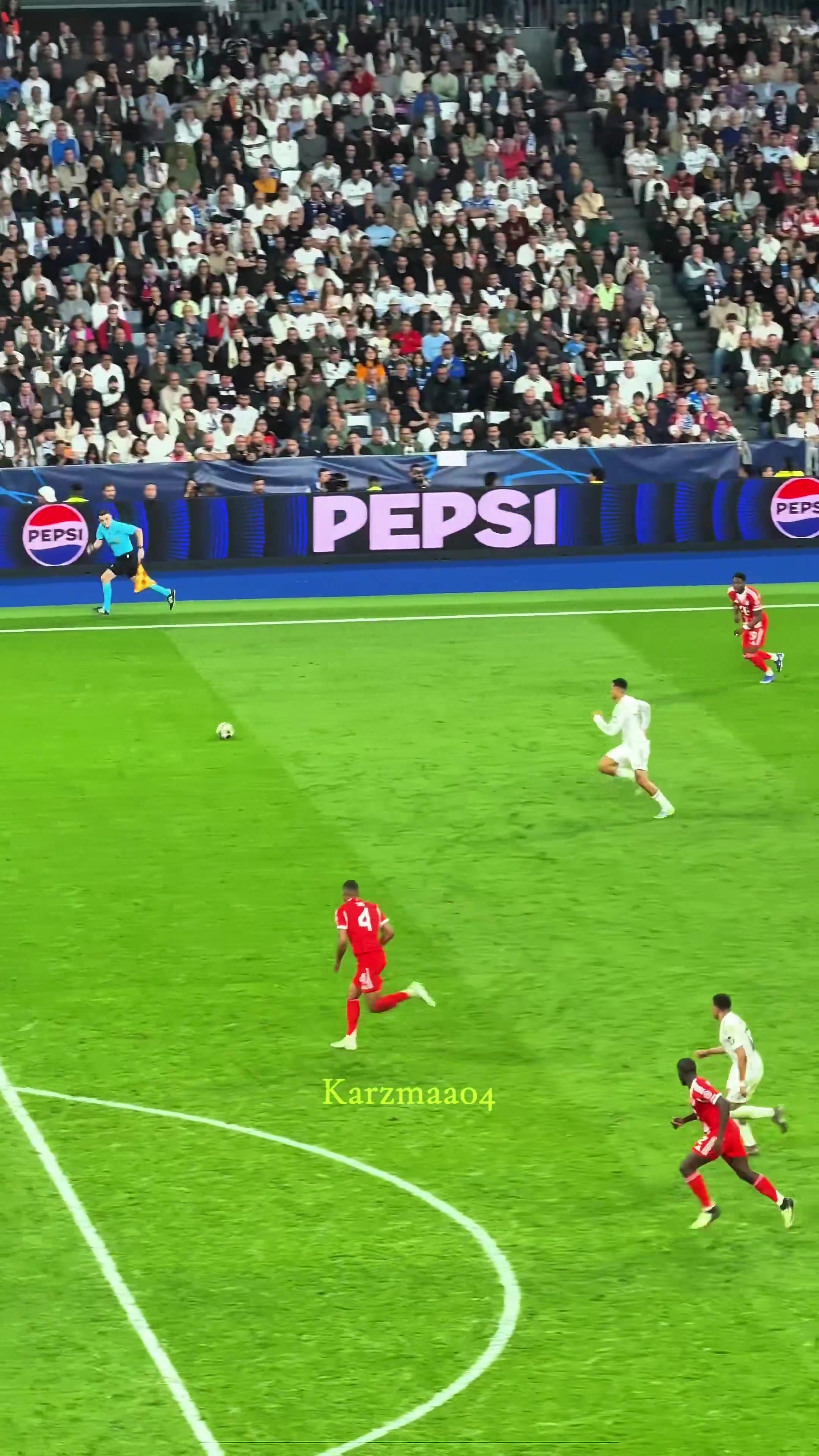 球迷实拍阿诺德助攻姆巴佩，这球传的真是恰到好处！