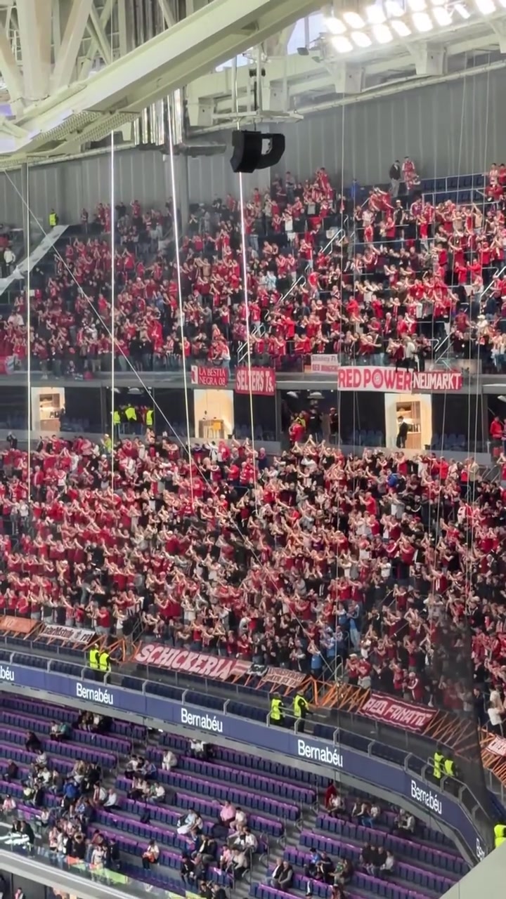 [视频]一呼百应！现场直拍：拜仁客场球迷助威声响彻伯纳乌！