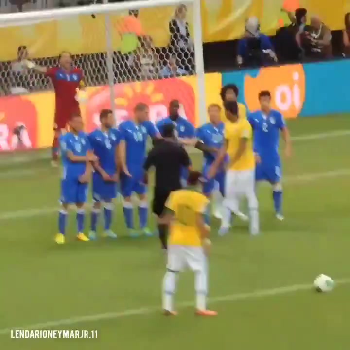 【视频】布冯踢了30多年的足球…这竟是他职业生涯唯一一次被任意球破门