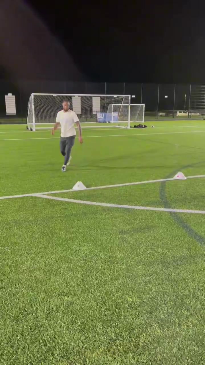 [你怎么看？]梅尼奥在努力提高第一脚触球和射门，这是多库和萨