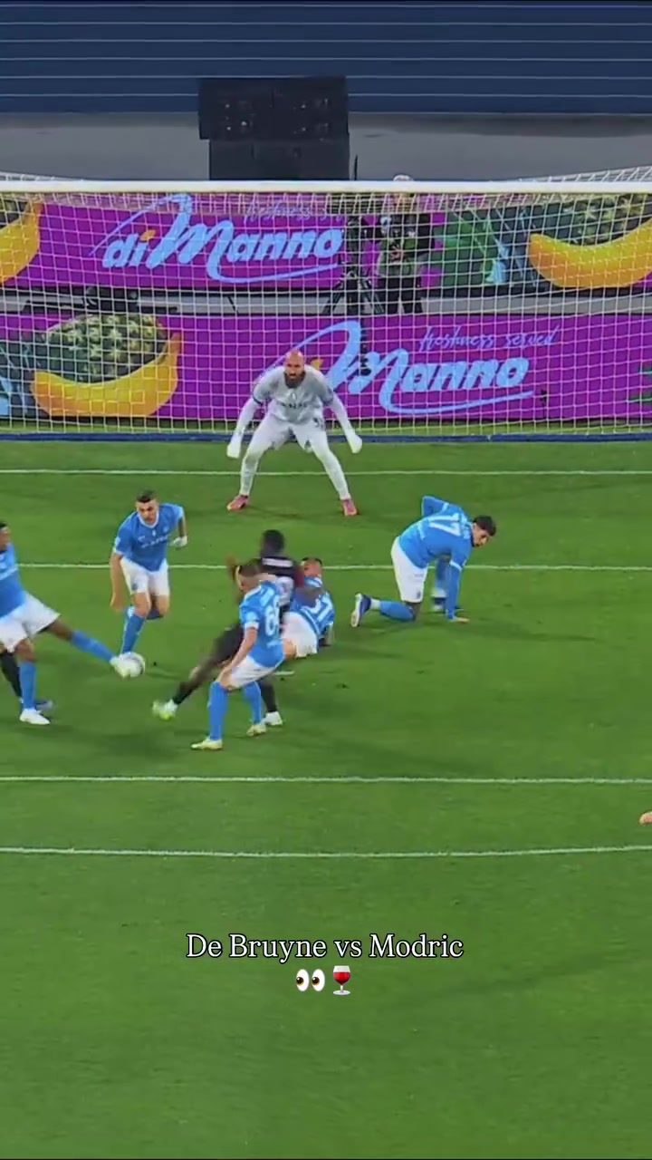 [体育视频]大师之间的较量！当德布劳内对位莫德里奇……