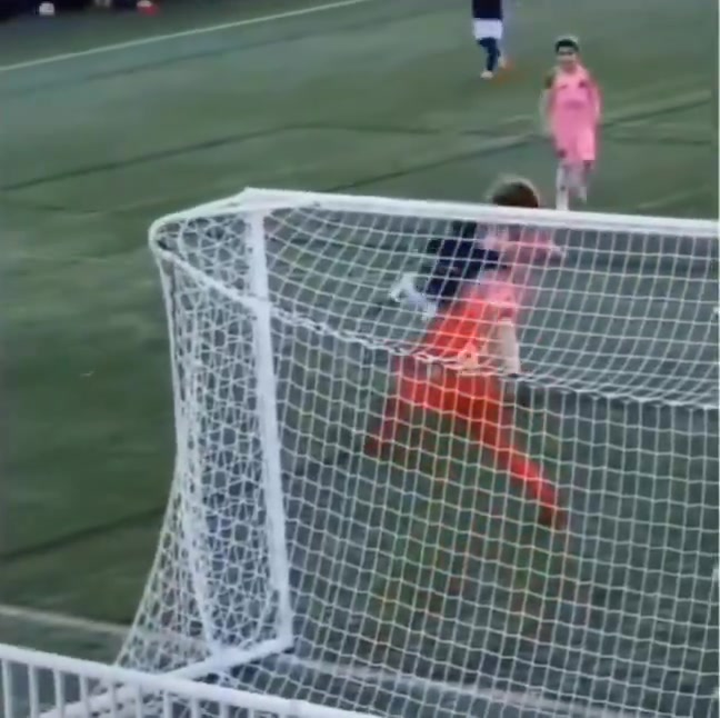 【体育头条】实拍：梅西儿子马特奥倒钩破门，蒂亚戈带球神似梅西