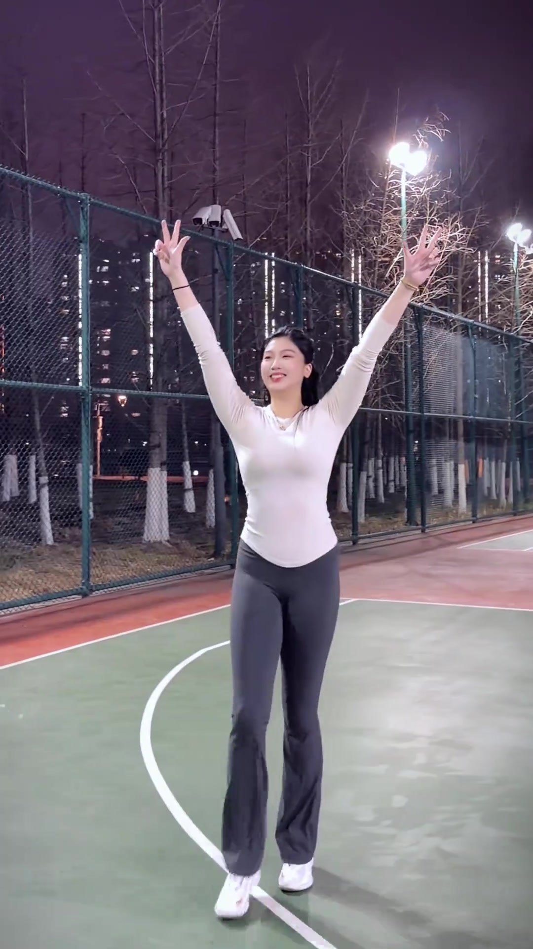 好想单打!什么时候有机会和肘子姐一起打场球