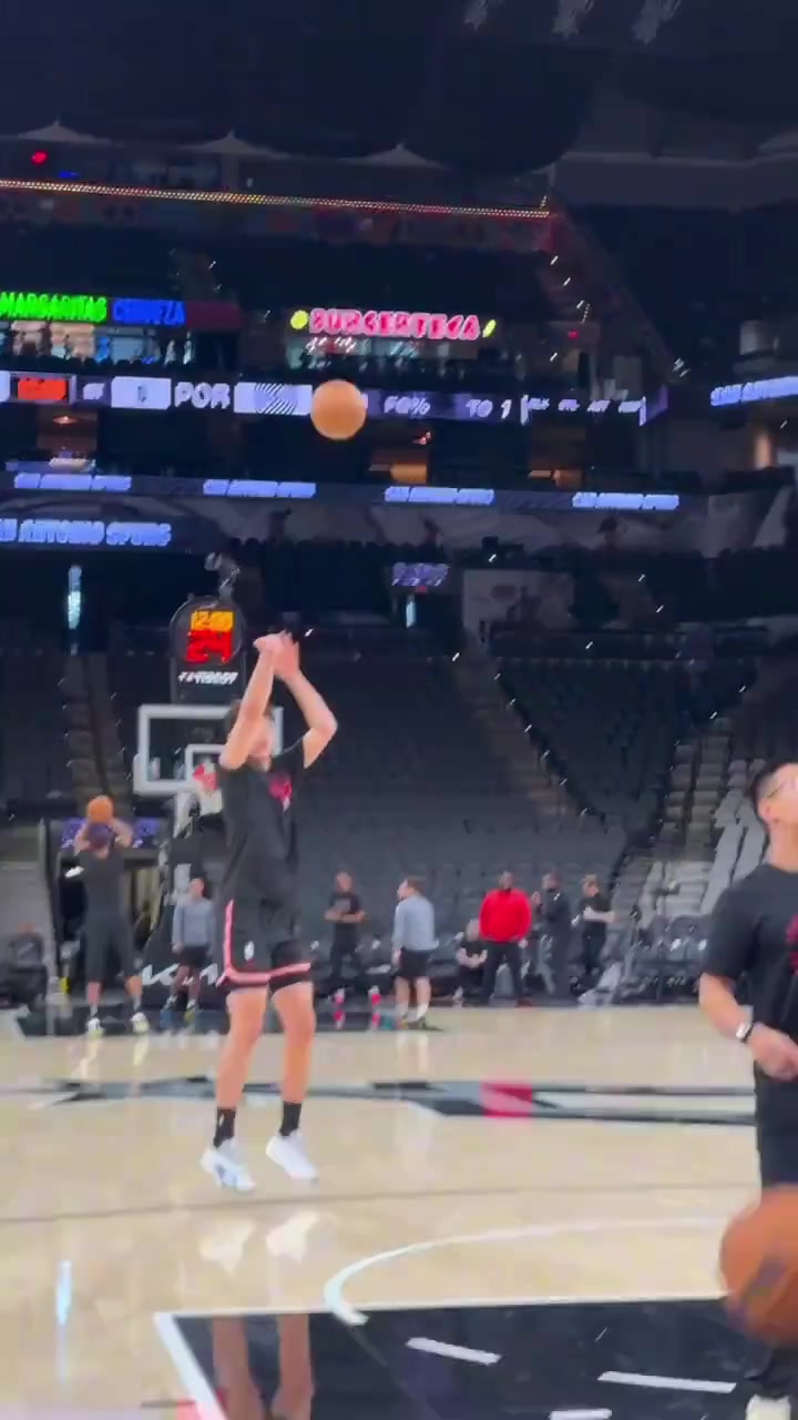 【开拓者】赛前手感不错！杨瀚森训练三分连中5记