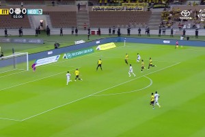 沙特联-本拉赫马闪击恩内斯里双响 吉达联合3-4新未来城