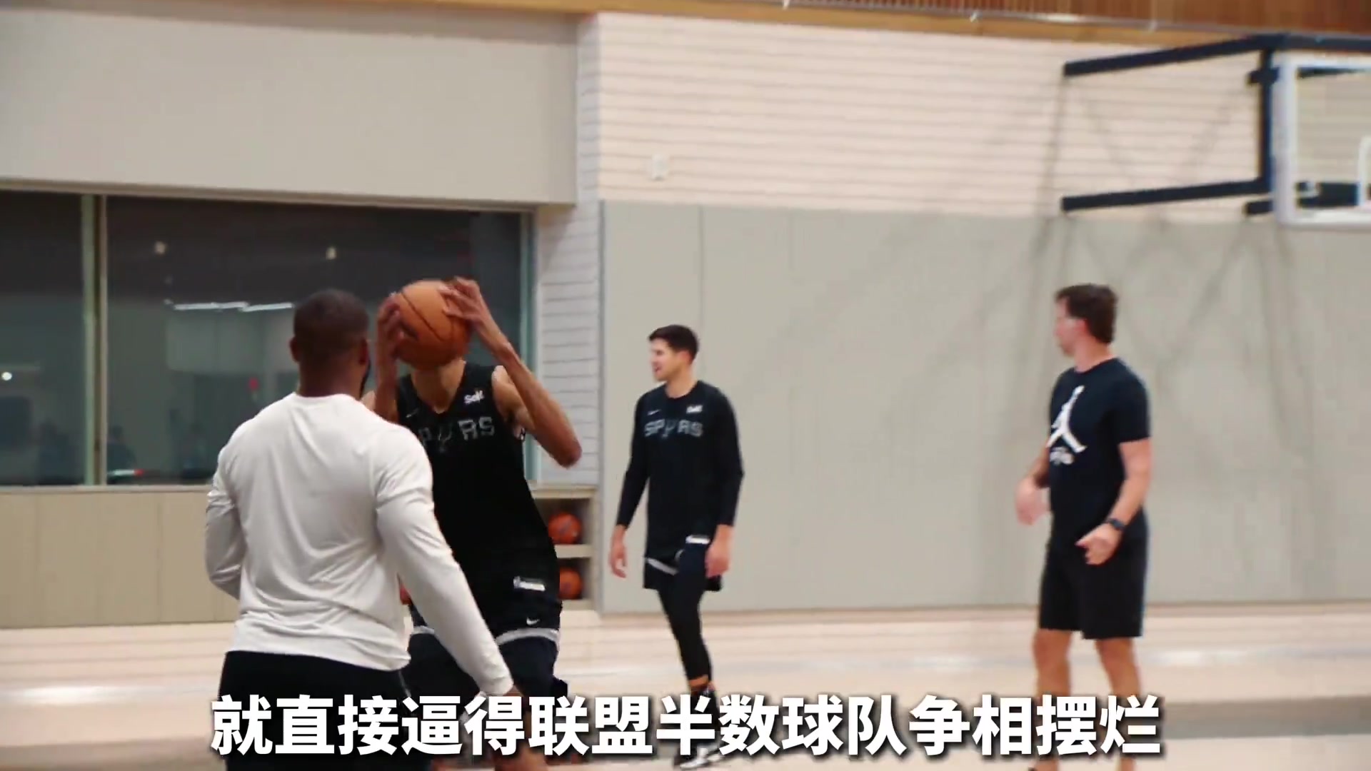 【球迷看点】现在喜欢还来得及！外星人文班亚马天赋什么水平？全名场面