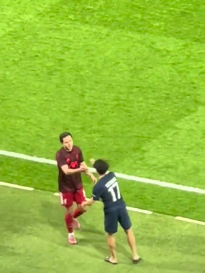 [今日视频]维蒂尼亚在场边等了20分钟，和承诺过的尼奥尼交换