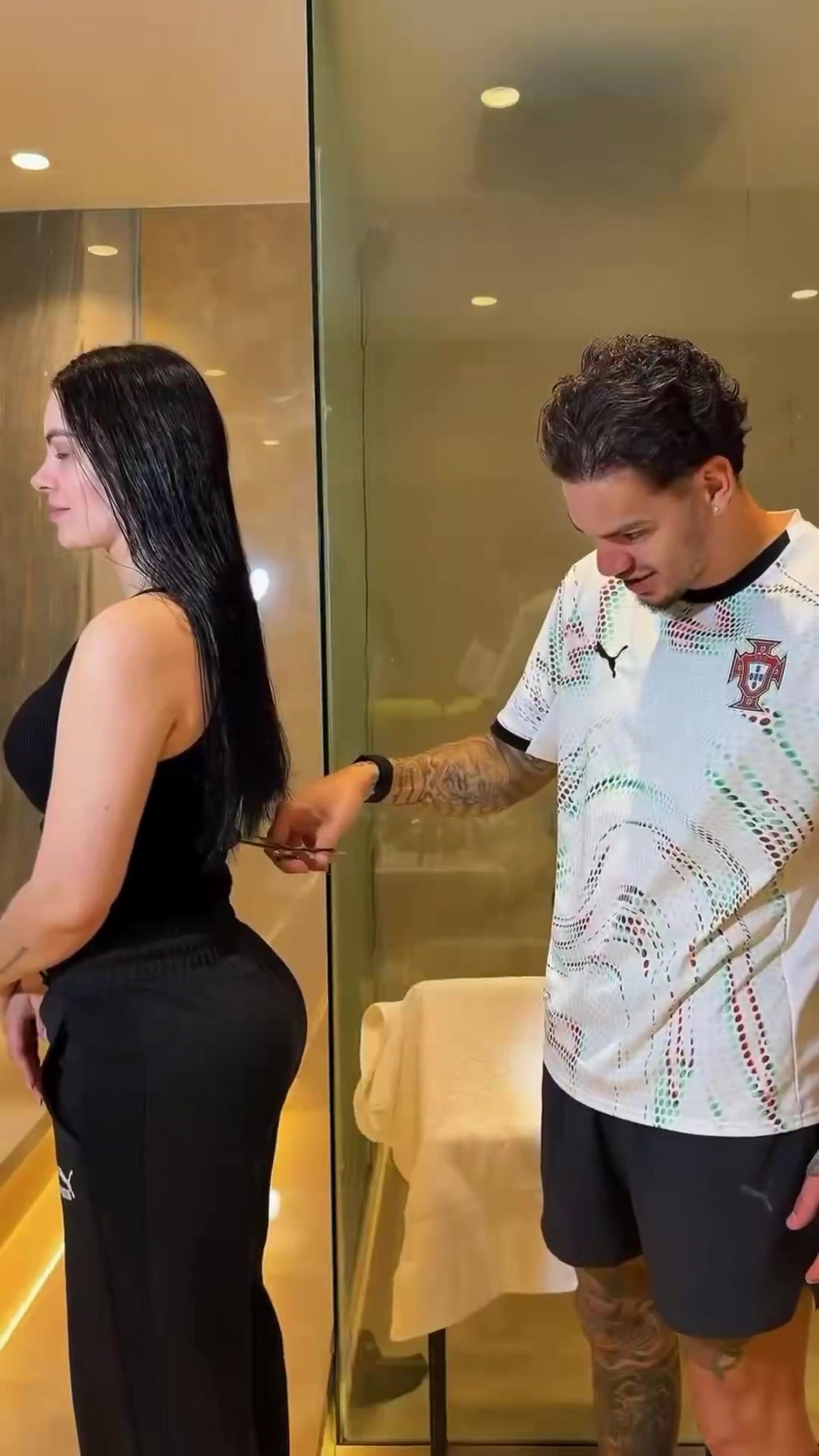 【视频/集锦】你两口子会玩！埃德森给妻子剪头发