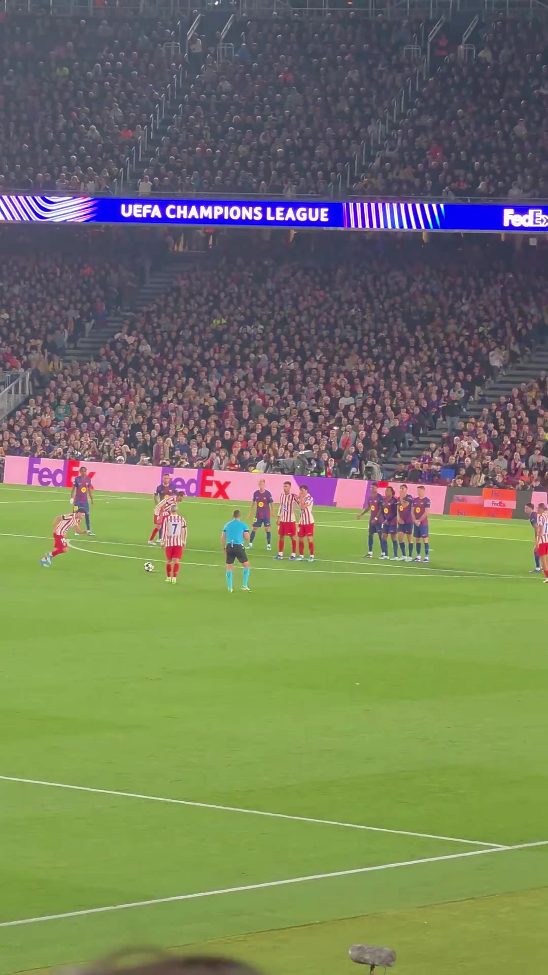 [有道理嘛?]巴萨女球迷从满怀期待到万念俱灰，原来只需一个任