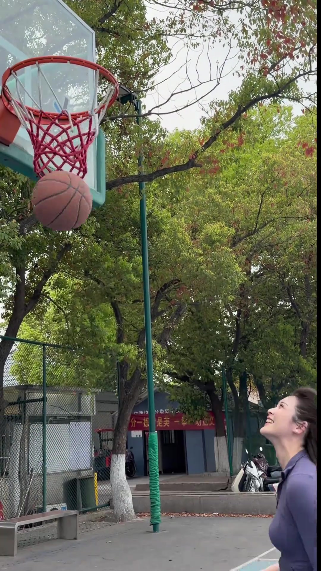 可我的心是不自由的，我的心只属于你！