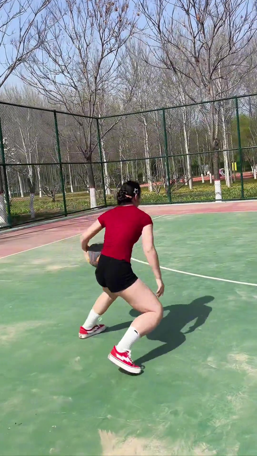 兄弟，我媳妇这球打的如何？