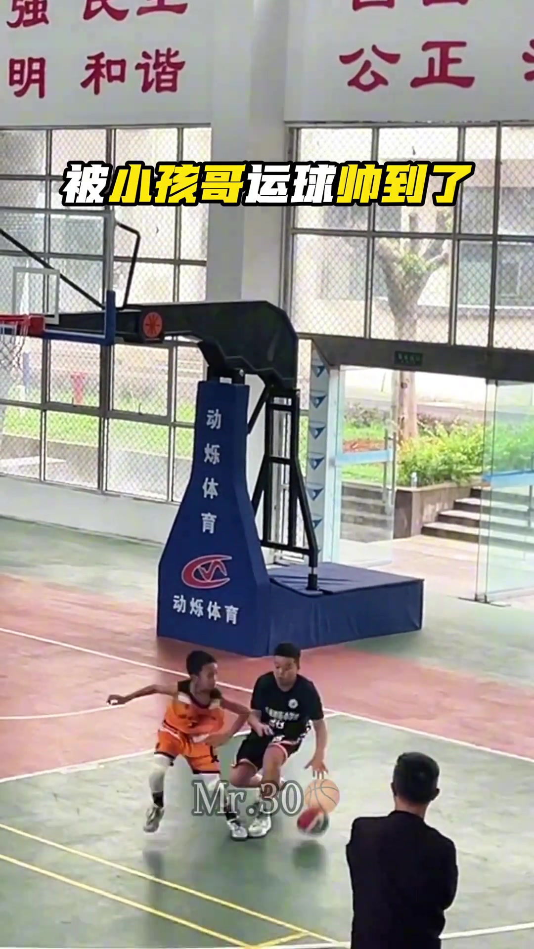 【值得一看】现在的小孩哥都这么秀嘛！被这运球帅到了