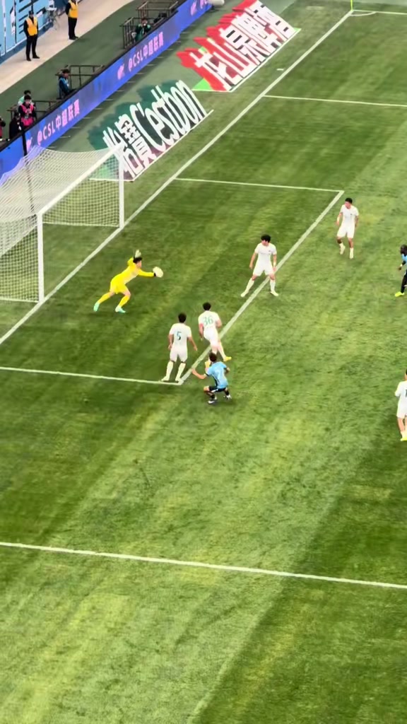 球迷沸腾了！现场视角拍摄毛伟杰精彩进球