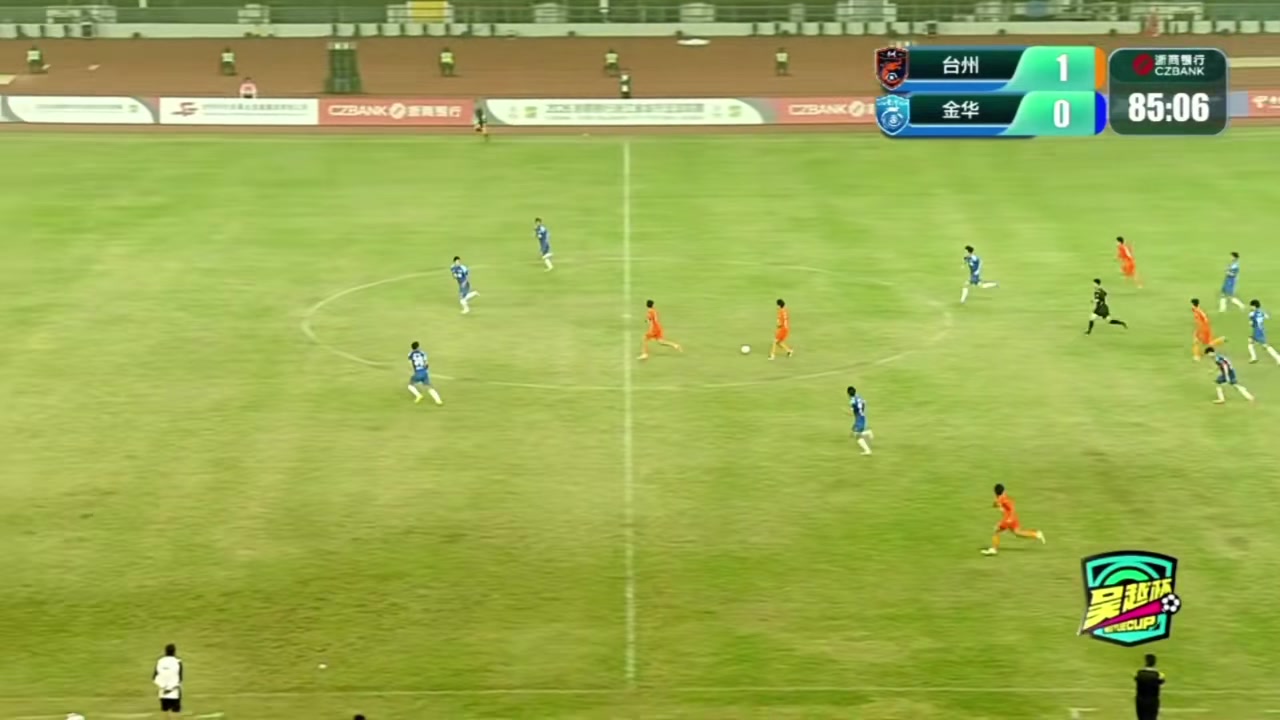 吴越杯惊现中线吊射破门,解说直呼“这么远?!50米!