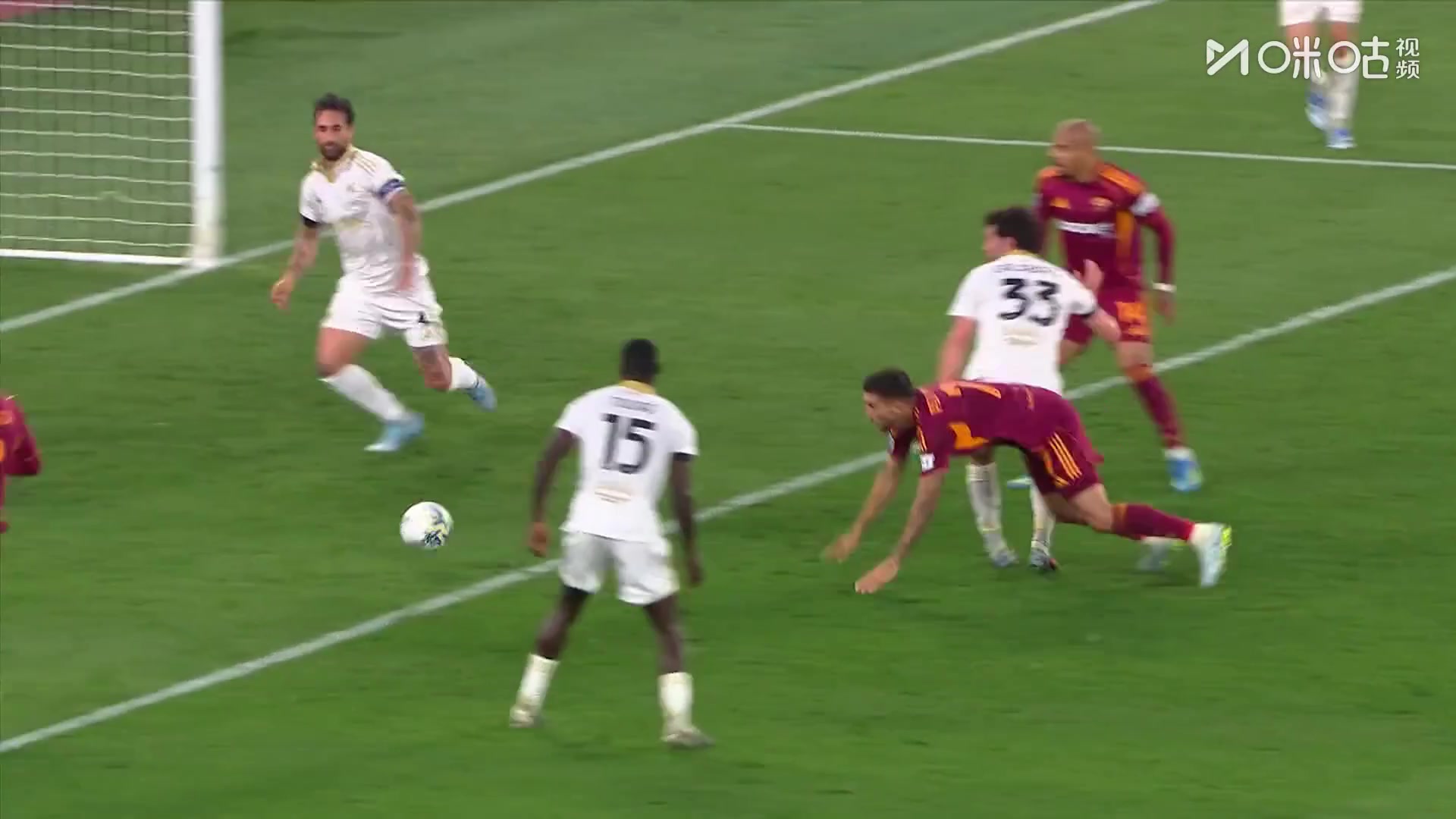 比萨连续解围失误！伦施横传门前马伦包抄推射空门双响！