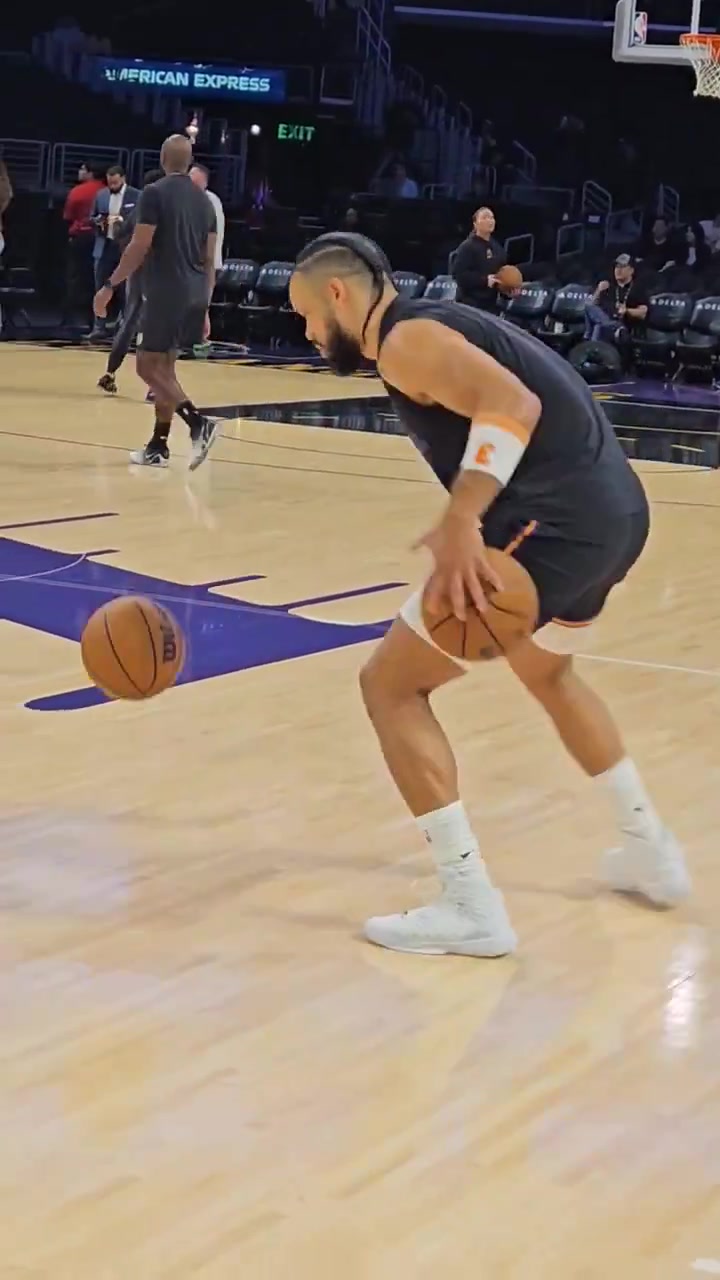 [精准剪辑]狄龙赛前运双球⭐训练，这⚾基本⭐功如何？