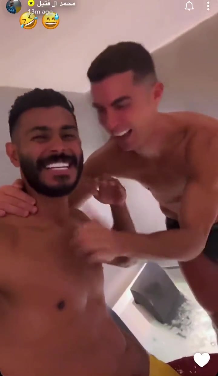 【精彩剪辑】C罗冰浴搞怪现场：亲自出镜给队友的身材点赞，私下