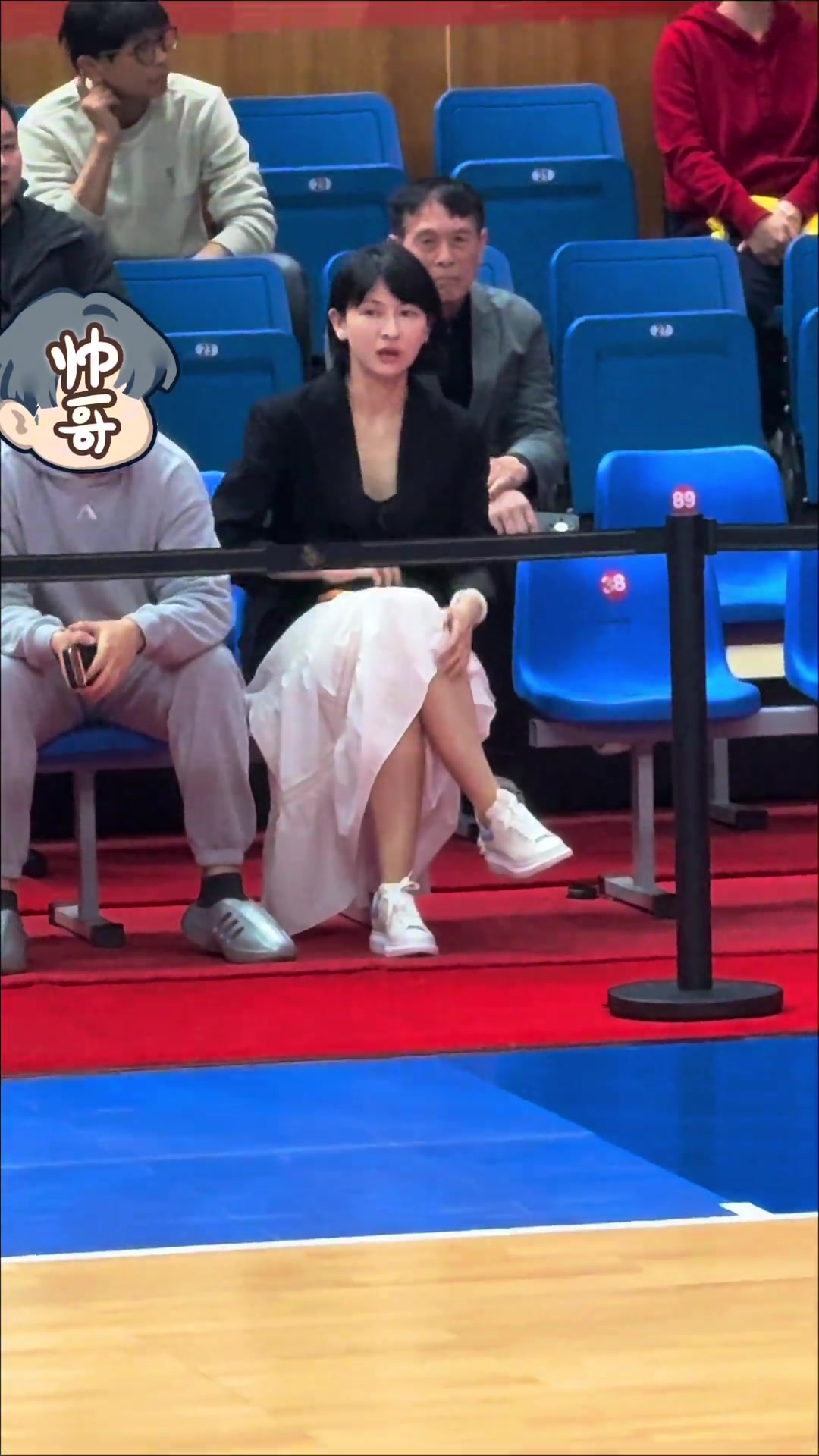  [集锦]气质拿捏 伍总新混搭风格尽显飒爽英姿！