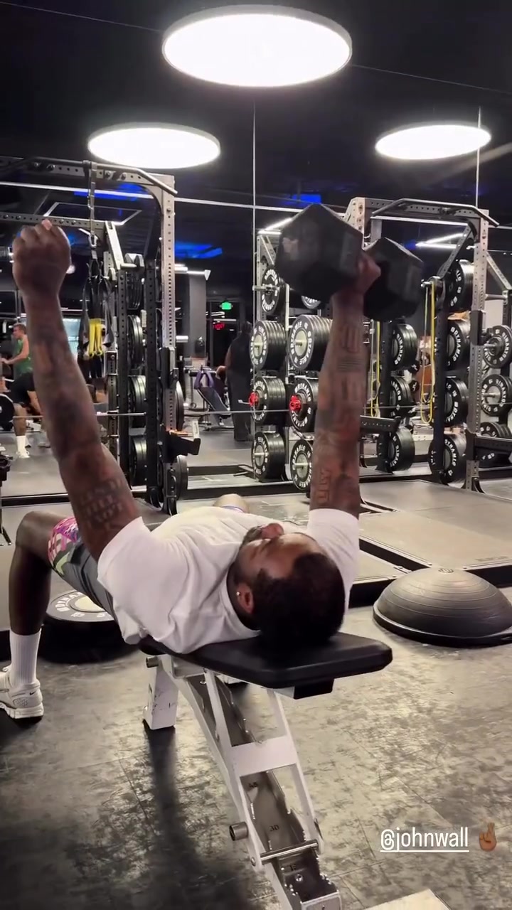 [今日视频]约翰沃尔重返健身房开始训练了 