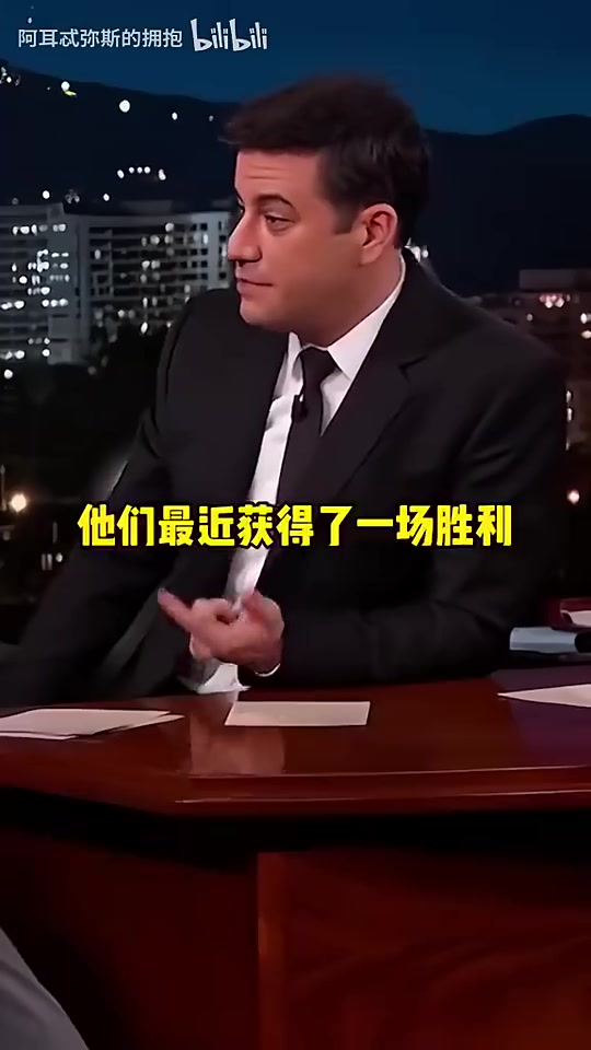 这个想要杀人的眼神……当科比节目上看到尼克杨疯狂耍宝！