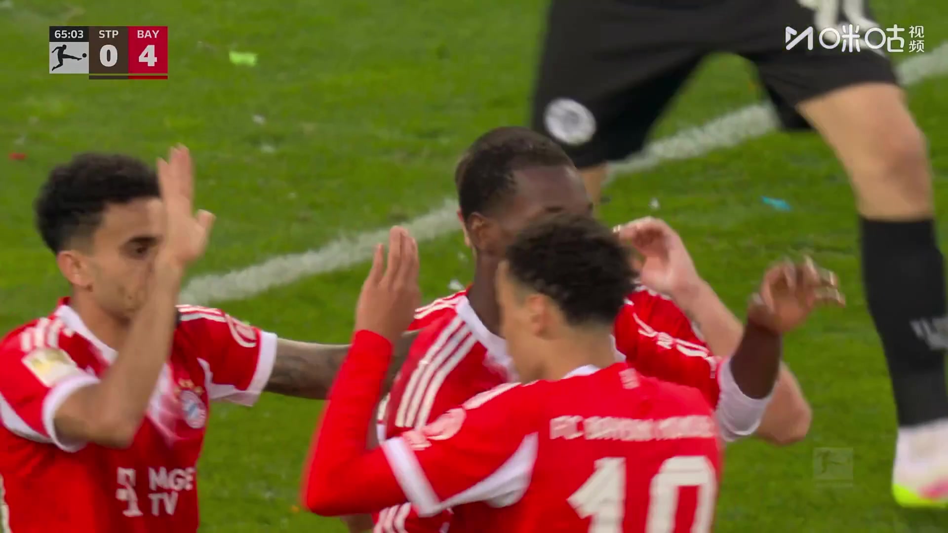 拜仁前场再次断球！穆西亚拉直塞助攻杰克逊破门！