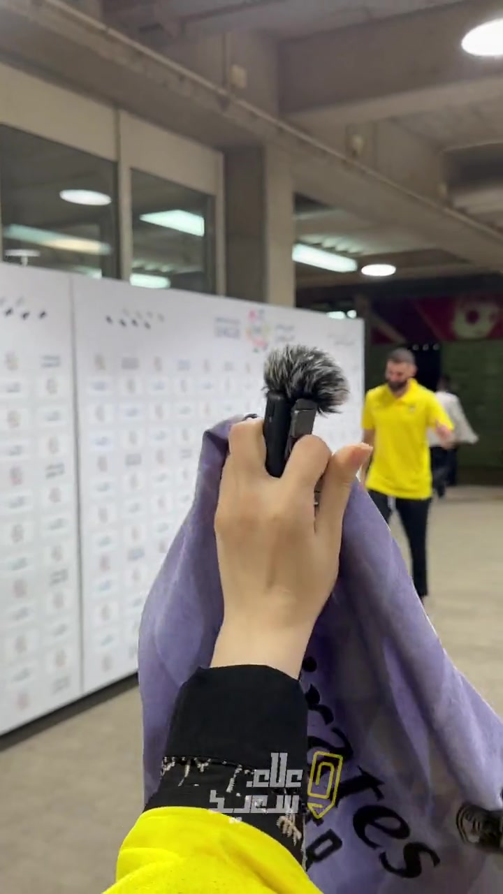 [今日爆点视频]实拍：本泽马原本没跟任何人说话就离开了，直到