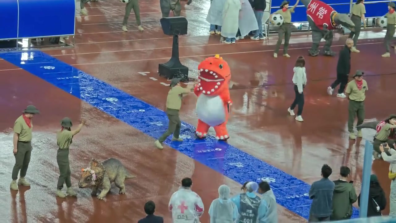 【技术集锦】苏⚽超常州奥体中心⚽恐龙“吃人”事件，周围咋没有