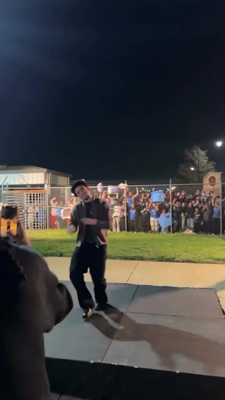 [体育视频]锁定联盟第一的雷霆回到俄城后，魔仙哥麦凯恩在雷霆