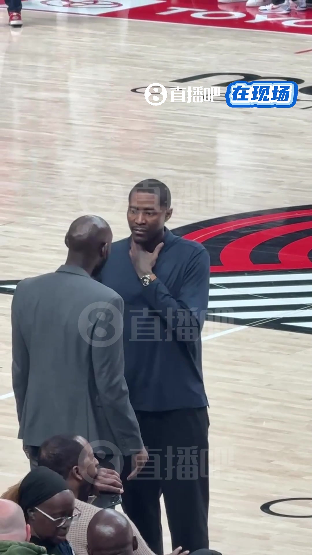 [视频]关注度很高啊！“克六”克劳福德现身观战耐克篮球峰会