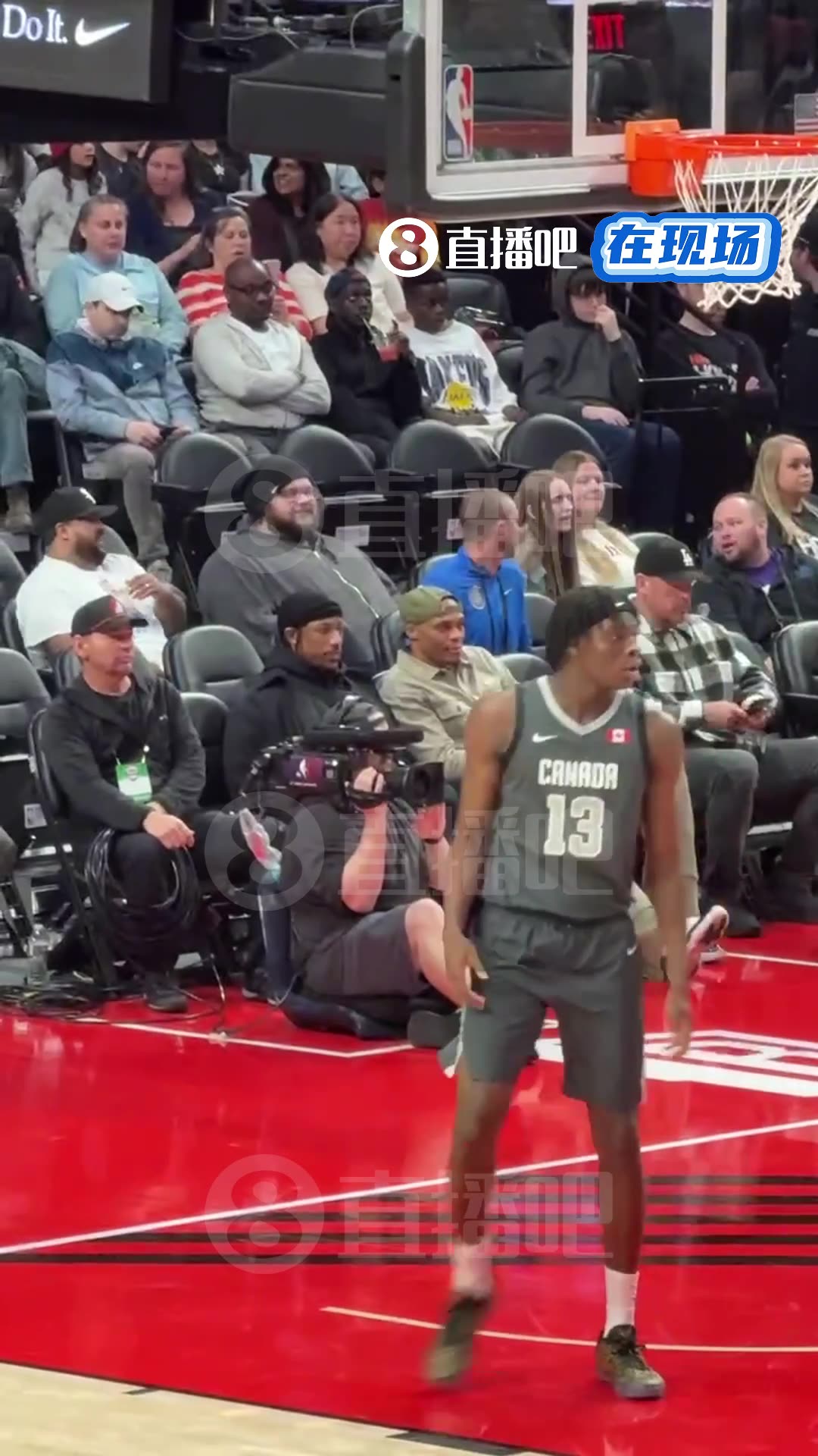 [推荐]顺路看看☺️威少和德罗赞观战耐克篮球峰会~明天战开拓者~