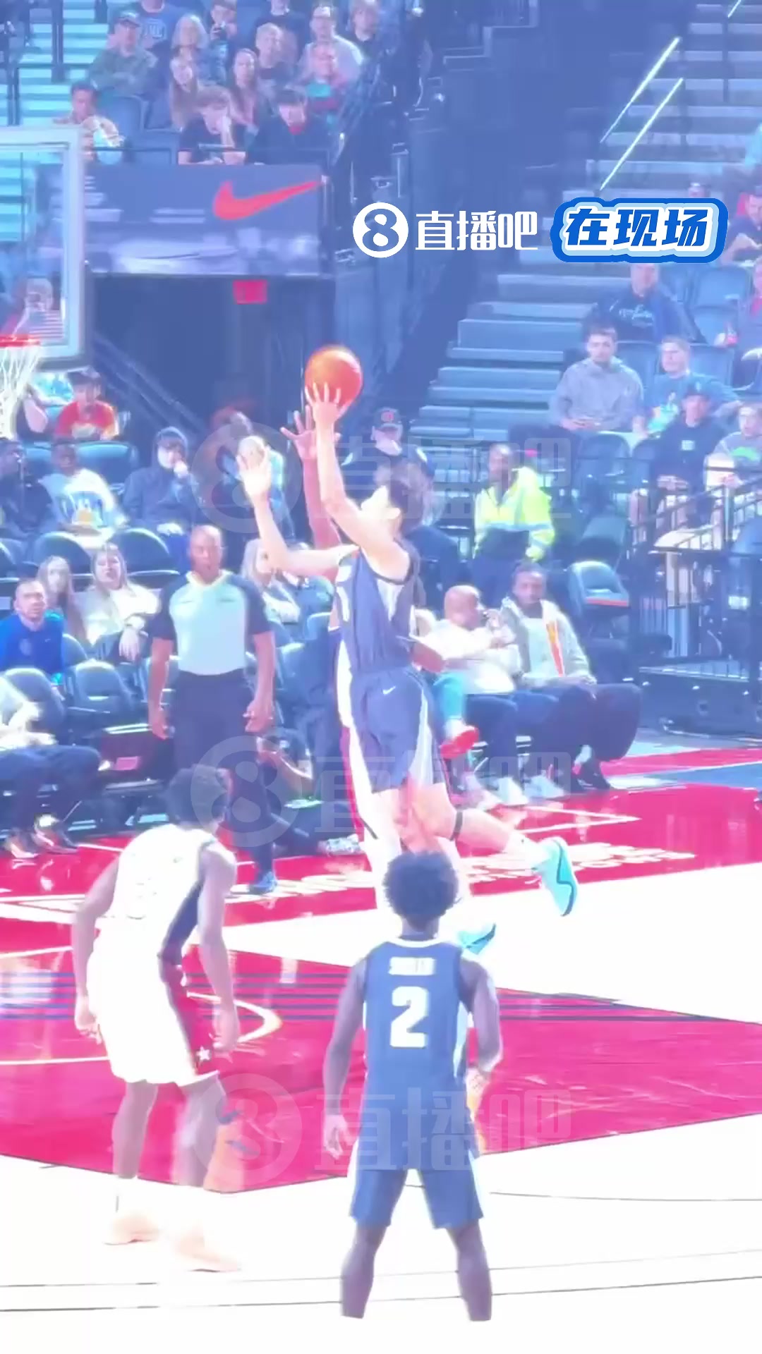 【有道理嘛?】太紧张了！郇斯楠首节刚上来有单打机会，结果走步了！