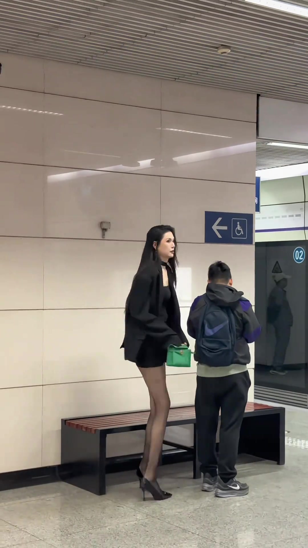 [你怎么看？]这身材爱了嘛 许诺：遇见两米的我，请抬起头来跟