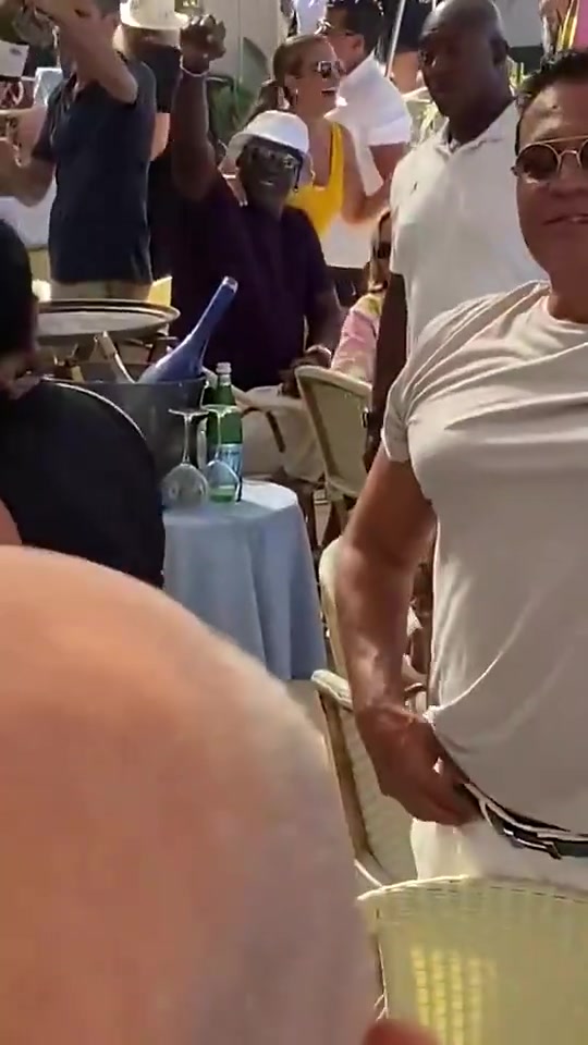 [推荐]这就是GOAT的排面！现场DJ认出乔老爷，直接播放背景音乐....