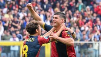 意甲-半场通道打架染红 十人热那亚2-1十人萨索洛