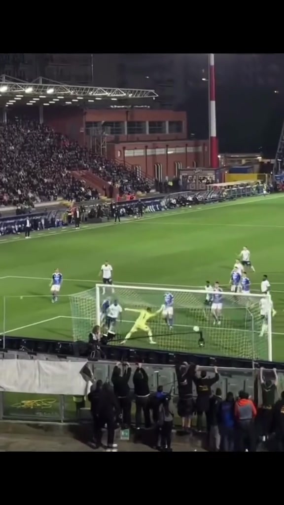 深夜泥头车!实拍:邓弗里斯泰山压顶助国米度过神奇逆转之夜