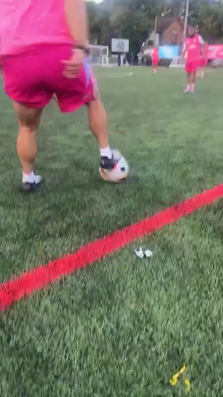 360°转体彩虹过人,你比内马尔还牛!快报警把他抓走吧