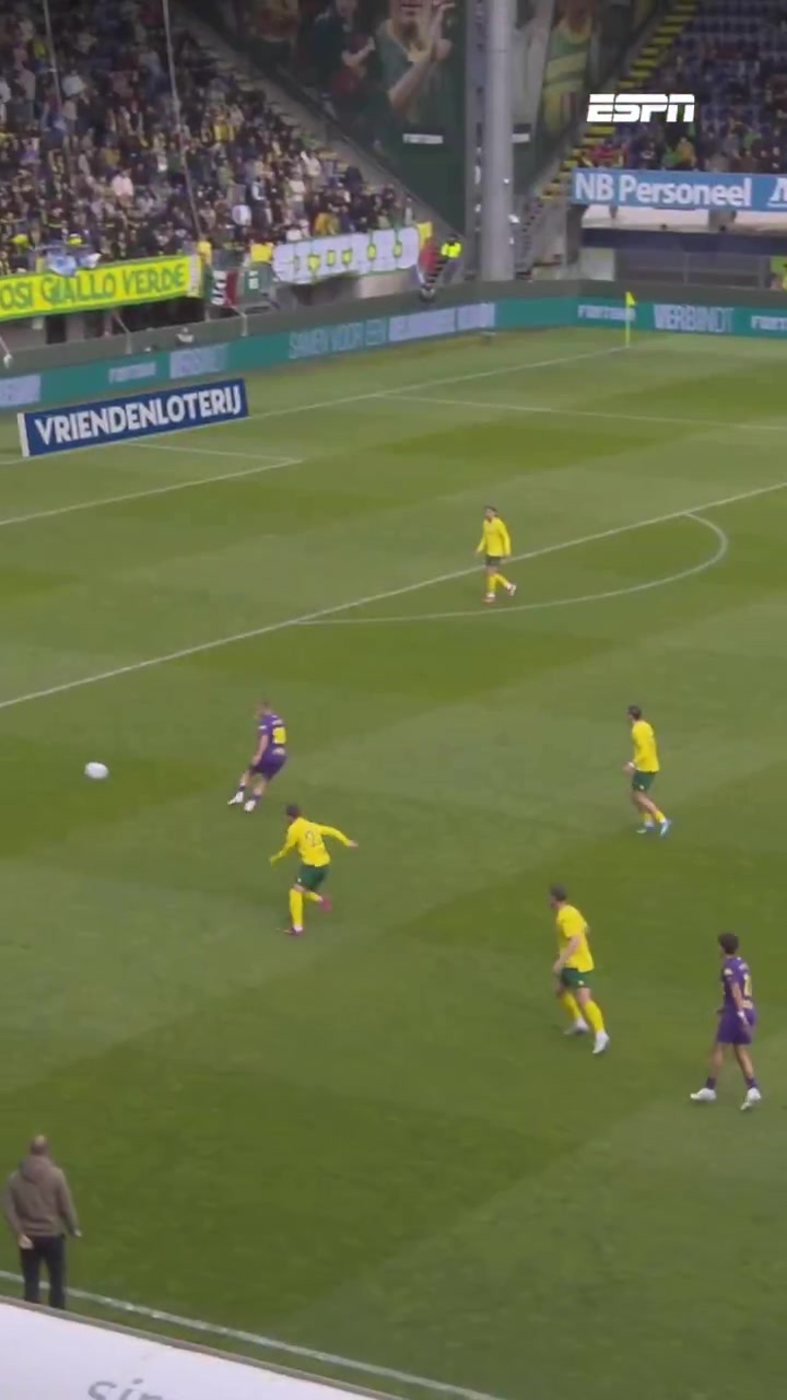 皮开肉绽!球迷:佩戴超小护腿板的潮流必须结束了